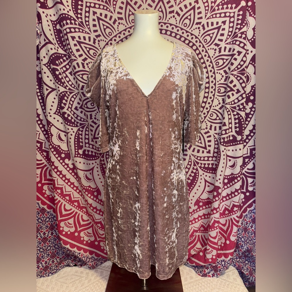 Forever 21 Pink Velvet Rouge Shoulder Sleeve V Neck Dress Women’s Size XL